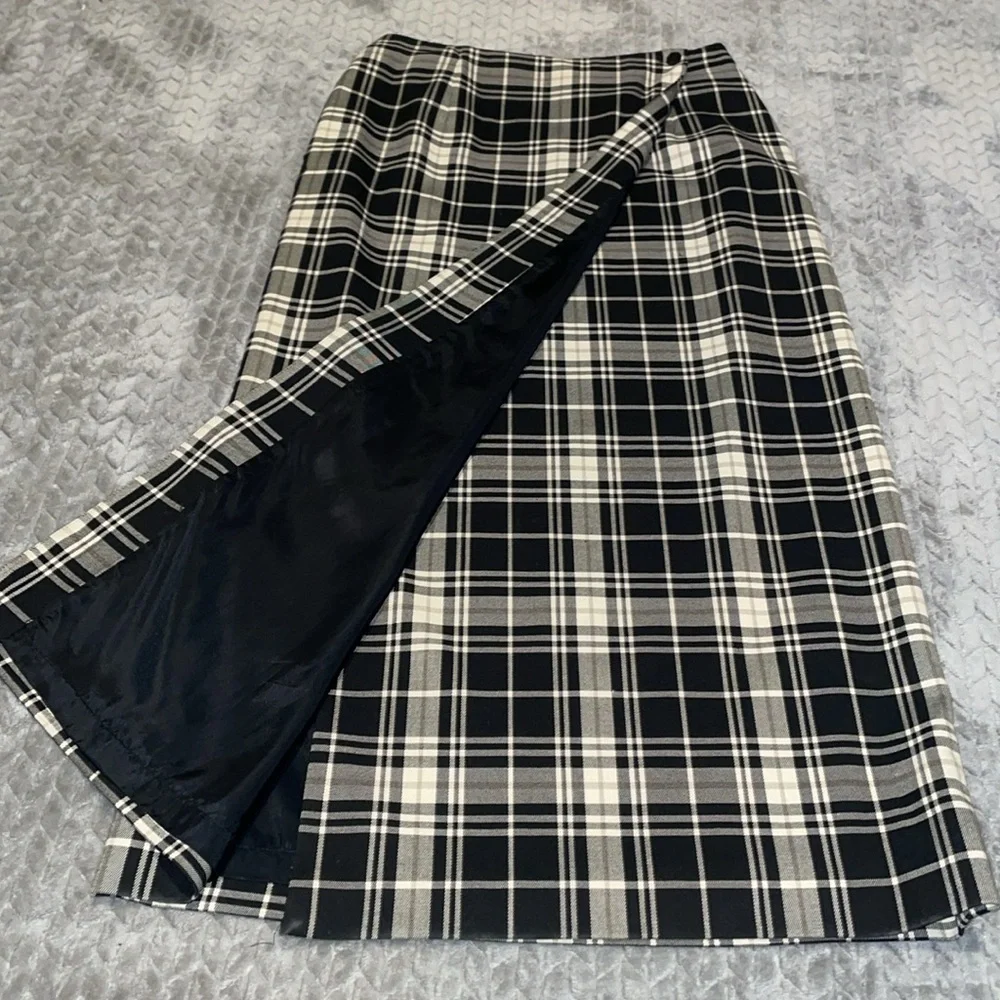 Andrea Viccarro maxi plaid wrap skirt.  Size 6.  Black, Cream, Tan. Lined.